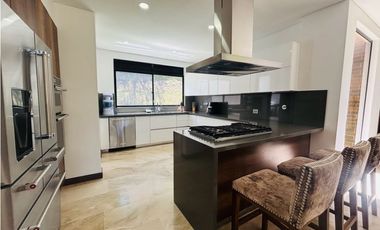 Hermosa casa campestre en venta en unidad cerrada via la ceja Rionegro