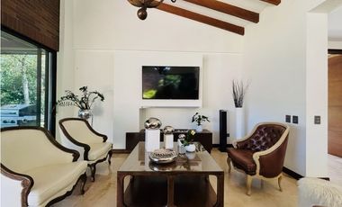 Hermosa casa campestre en venta en unidad cerrada via la ceja Rionegro