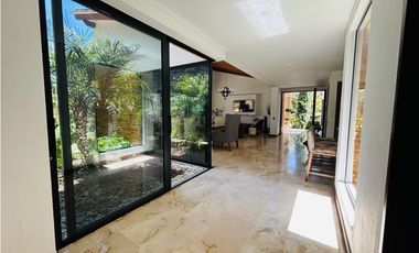 Hermosa casa campestre en venta en unidad cerrada via la ceja Rionegro