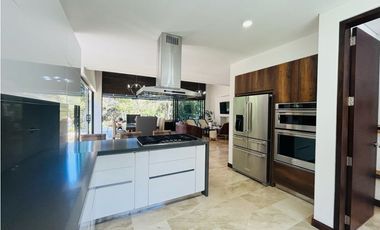 Hermosa casa campestre en venta en unidad cerrada via la ceja Rionegro