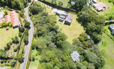 Hermosa casa campestre en venta en unidad cerrada via la ceja Rionegro