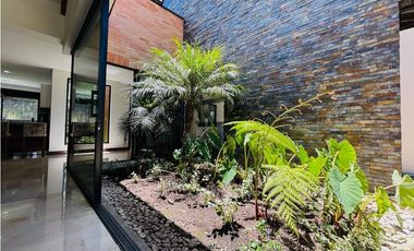 Hermosa casa campestre en venta en unidad cerrada via la ceja Rionegro