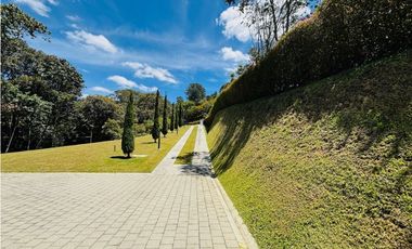 Hermosa casa campestre en venta en unidad cerrada via la ceja Rionegro