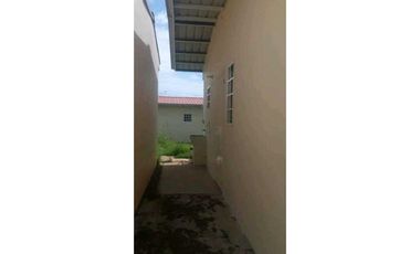 ALQUILO CASA EN 24 DE DICIEMBRE RESIDENCIAL LOS JARDINES