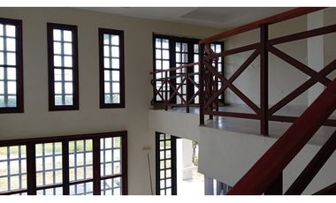 ALQUILO CASA DE 2 NIVELES, DOS HABITACIONES 1 SOLO BAÑO ALTO BOQUETE