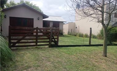 Casa 2 ambientes con cochera Los Acantilados