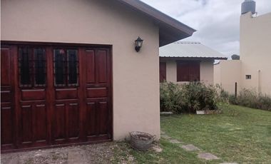 Casa 2 ambientes con cochera Los Acantilados