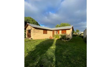 Casa 2 ambientes con cochera Los Acantilados