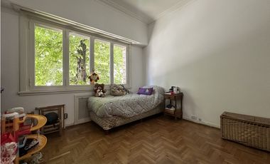 Gran Chalet con cochera en Cordoba esq. Falucho