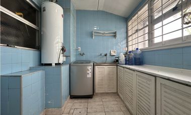 Gran Chalet con cochera en Cordoba esq. Falucho