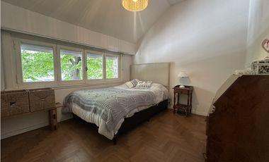 Gran Chalet con cochera en Cordoba esq. Falucho