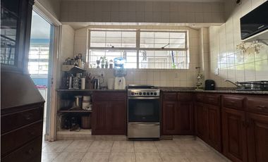 Gran Chalet con cochera en Cordoba esq. Falucho