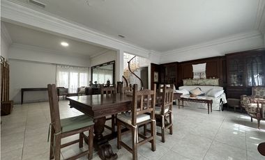 Gran Chalet con cochera en Cordoba esq. Falucho