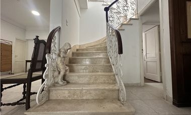 Gran Chalet con cochera en Cordoba esq. Falucho