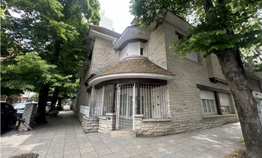 Gran Chalet con cochera en Cordoba esq. Falucho