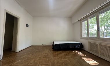 Gran Chalet con cochera en Cordoba esq. Falucho