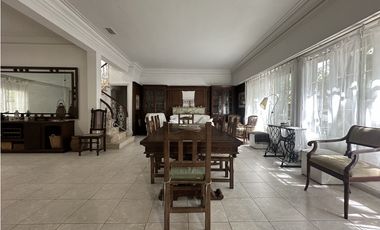 Gran Chalet con cochera en Cordoba esq. Falucho