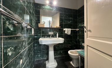 Gran Chalet con cochera en Cordoba esq. Falucho