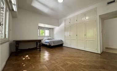 Gran Chalet con cochera en Cordoba esq. Falucho