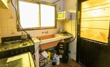 Casa 5 ambientes con jardín, patio y cochera.