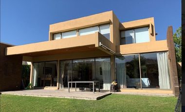 Casa en Arriendo en Condominio Los Bravos