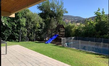 Casa en Arriendo en Condominio Los Bravos