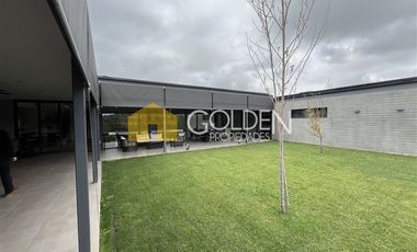 Casa en Venta en Valle Escondido / Lo Barnechea