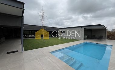 Casa en Venta en Valle Escondido / Lo Barnechea