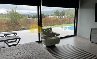 Casa en Venta en Valle Escondido / Lo Barnechea