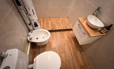 VENTA PH 2 AMB. RECICLADO EN LA PERLA APTO CREDITO