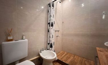 VENTA PH 2 AMB. RECICLADO EN LA PERLA APTO CREDITO