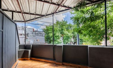 Venta 2 PH independientes en lote propio. Pompeya.