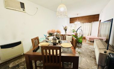 CASA EN VENTA 4 AMBIENTES  PERMUTA