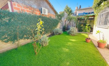 CASA EN VENTA 4 AMBIENTES  PERMUTA