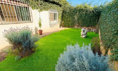 CASA EN VENTA 4 AMBIENTES  PERMUTA