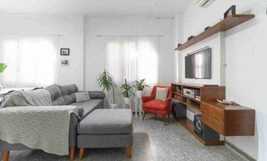 VENTA CASA 4 AMB CON JARDIN Y COCHERA
