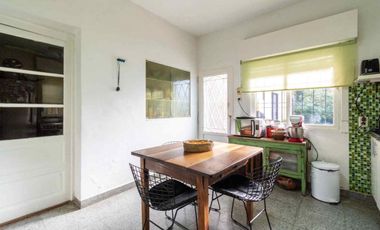 VENTA CASA 4 AMB CON JARDIN Y COCHERA