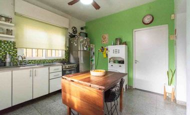 VENTA CASA 4 AMB CON JARDIN Y COCHERA