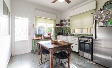 VENTA CASA 4 AMB CON JARDIN Y COCHERA