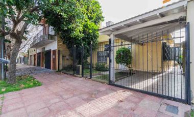 VENTA CASA 4 AMB CON JARDIN Y COCHERA