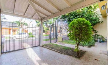 VENTA CASA 4 AMB CON JARDIN Y COCHERA