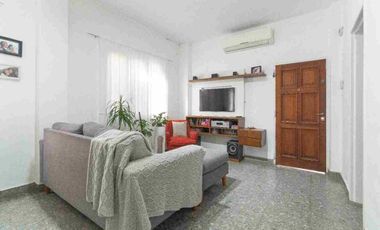 VENTA CASA 4 AMB CON JARDIN Y COCHERA