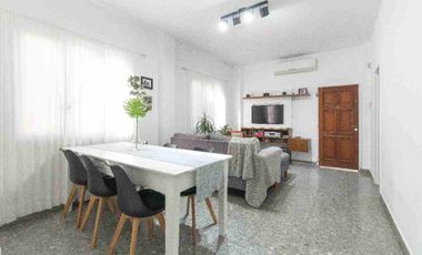 VENTA CASA 4 AMB CON JARDIN Y COCHERA