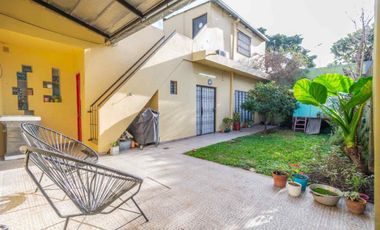 VENTA CASA 4 AMB CON JARDIN Y COCHERA