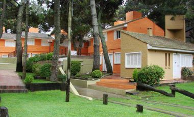 VENDO COCHERA CENTRICA COSTA DEL ESTE