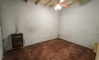 Venta PH en Lanús Oeste de 2 ambientes con Patio