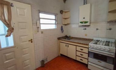 Venta PH en Lanús Oeste de 2 ambientes con Patio