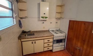 Venta PH en Lanús Oeste de 2 ambientes con Patio