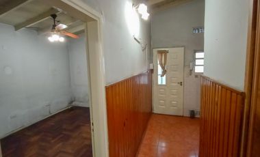 Venta PH en Lanús Oeste de 2 ambientes con Patio