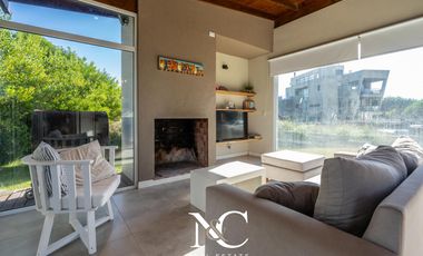 Casa en Venta en Costa Esmeralda con gas natural